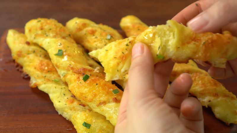 How to make cheese garlic bread sticks with irresistible taste