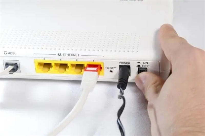 Hãy thử khởi động lại router wifi nhà bạn