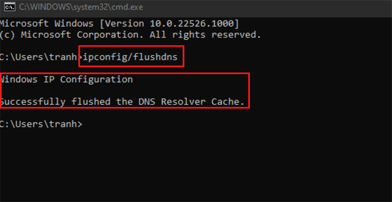 Nhập vào dòng lệnh ipconfig/flushdns và nhấn Enter.