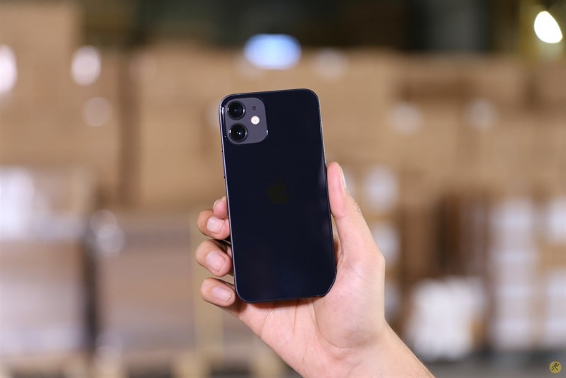 Giảm sốc rẻ hơn máy mới đến 40%, iPhone 12 mini cũ giá rẻ quá rẻ