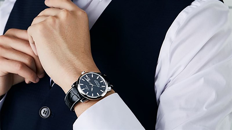 Hình ảnh trên tay đồng hồ Titoni Hình ảnh trên tay đồng hồ Titoni