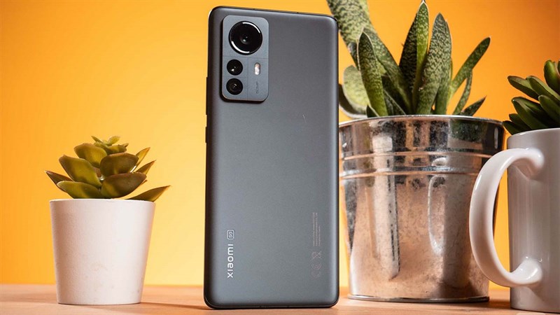 Cuối tuần sale lớn: Giảm đến 5.6 triệu cho bộ đôi Xiaomi 12 và 12 Pro