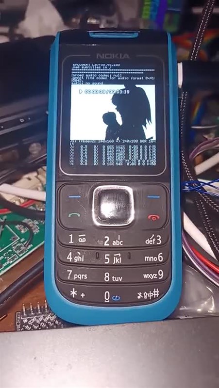 Cận cảnh Nokia 1680
