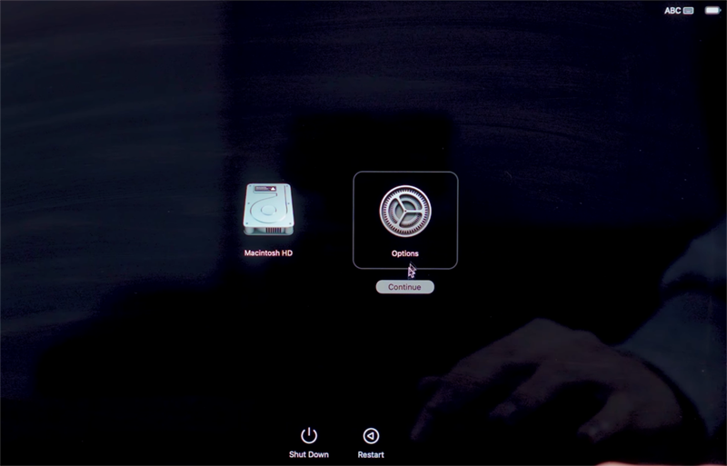 Mỗi lần reset MacBook là mình lại phải vào Startup Options và thao tác trong đây khá phức tạp. Nguồn: MacRumors.