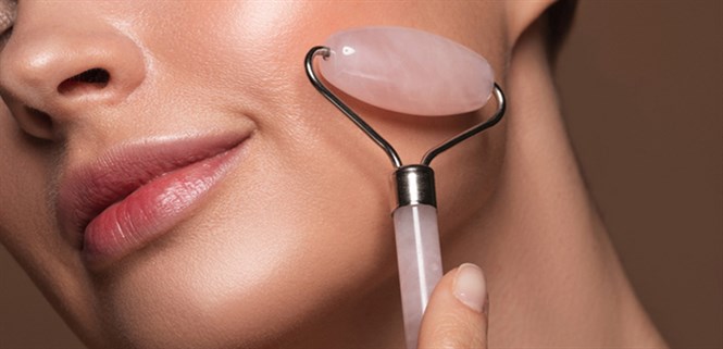 Thanh lăn lạnh có tác dụng gì? 6 công dụng của thanh lăn lạnh có thể bạn chưa biết