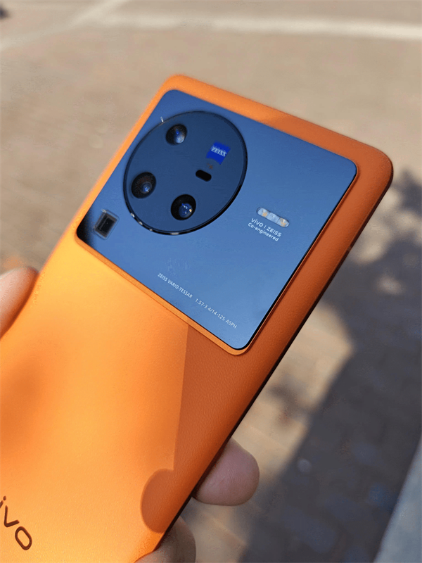 Ảnh thực tế Vivo X80 màu cam