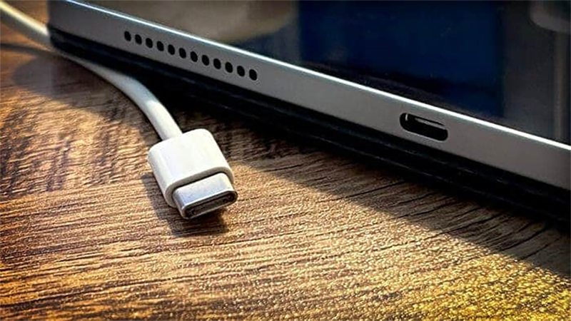 Rộ tin iPhone 16 Pro sẽ bỏ đi cổng lightning, không sử dụng cổng sạc