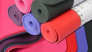 5 nguy cơ tiềm ẩn gây hại sức khỏe từ thảm tập yoga mà bạn nên biết