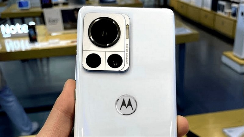 Flagship Motorola sẽ ra mắt vào tháng tới với SD8+ Gen 1, camera 200MP