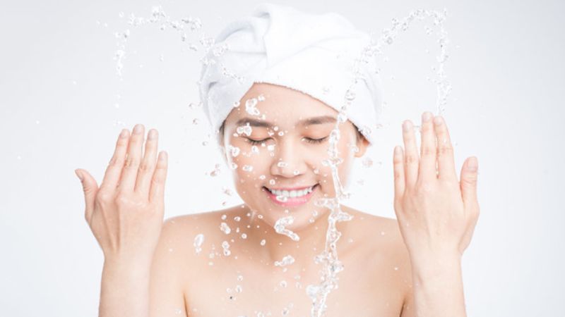 Rinse the face with warm water