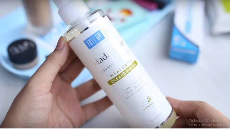 Về bao bì, thiết kế của dầu tẩy trang sạch sâu dưỡng ẩm Hada Labo