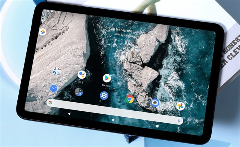 Máy được trang bị màn hình với tấm nền IPS LCD, kích thước đến 10.4 inch