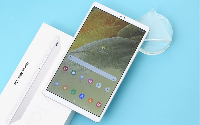 Galaxy Tab A7 Lite có kích thước màn hình khá ổn đủ để xem phim, đọc báo,... một cách rõ ràng. 