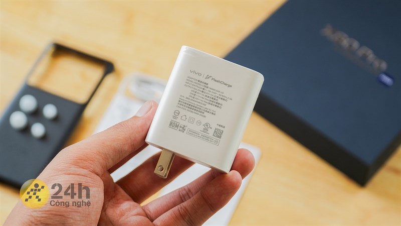 Cả hai chiếc điện thoại thuộc Vivo X80 series đều được trang bị sạc nhanh 80 W. Cả hai chiếc điện thoại thuộc Vivo X80 series đều được trang bị sạc nhanh 80 W.