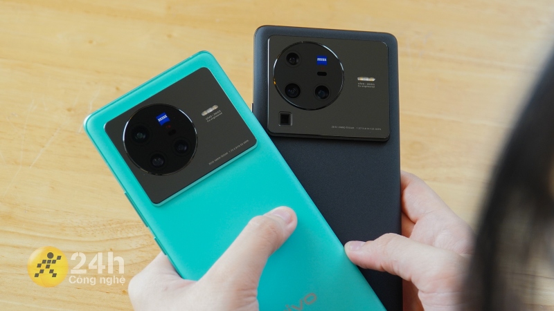 Hai chiếc điện thoại nhà Vivo đều là những siêu phẩm cực đáng mua. Hai chiếc điện thoại nhà Vivo đều là những siêu phẩm cực đáng mua.