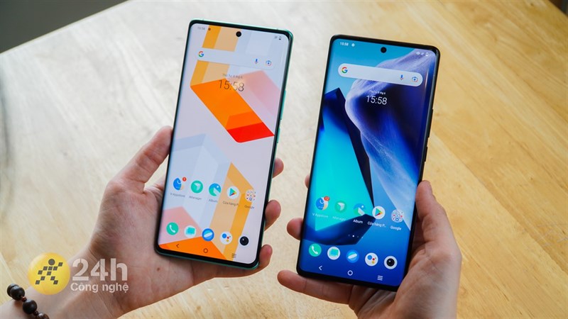 Màn hình cực chất lượng của Vivo X80 (bên trái) và Vivo X80 Pro (bên phải). Màn hình cực chất lượng của Vivo X80 (bên trái) và Vivo X80 Pro (bên phải).