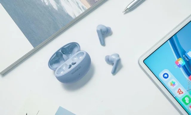 Thời lượng pin trâu cùng công nghệ sạc nhanh của Huawei FreeBuds 5i