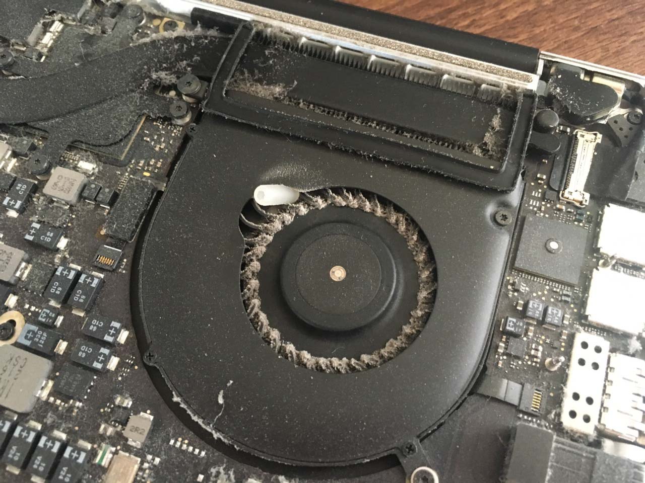 quat macbook khong chay 1