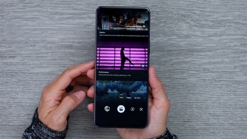 Màn hình của Tecno Camon 19 Pro 5G còn đạt chứng nhận giúp bảo vệ mắt khi sử dụng máy trong thời gian dài