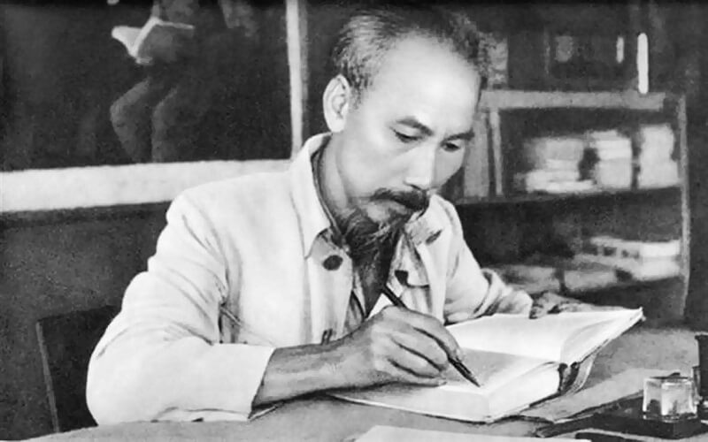 Lãnh tụ Nguyễn Ái Quốc đã sáng lập báo “ Thanh Niên” và ra đời số báo đầu tiên tại Trung Quốc