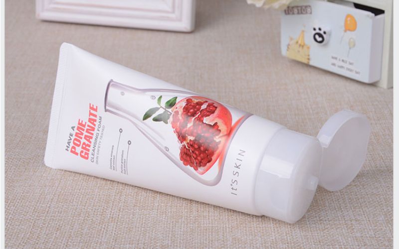 Review sữa rửa mặt It's skin Have A Pomegranate Cleansing Foam trà xanh và lựu đỏ từ người dùng