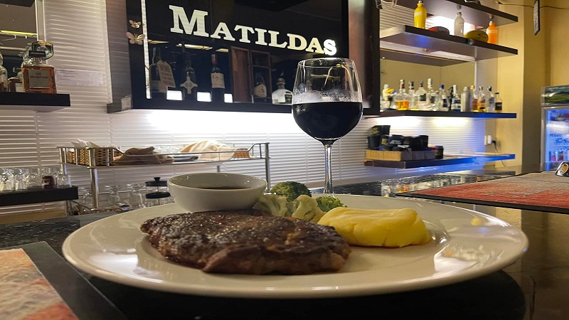 Bò beefsteak tại nhà hàng Matildas
