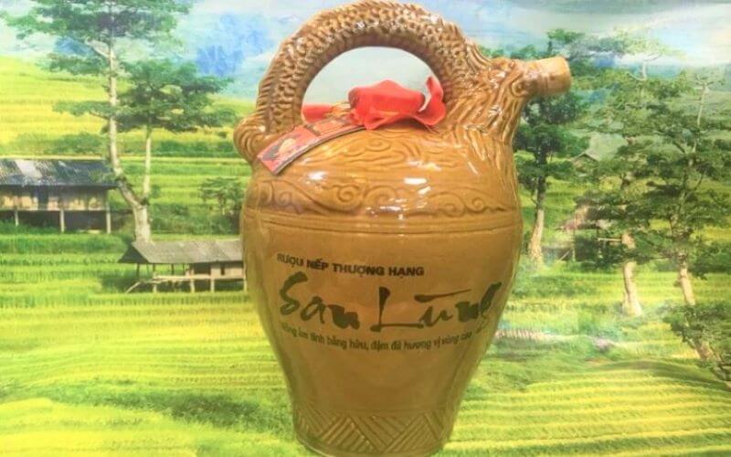 Rượu San Lùng được làm từ gạo nương với công thức bí truyền của người Dao