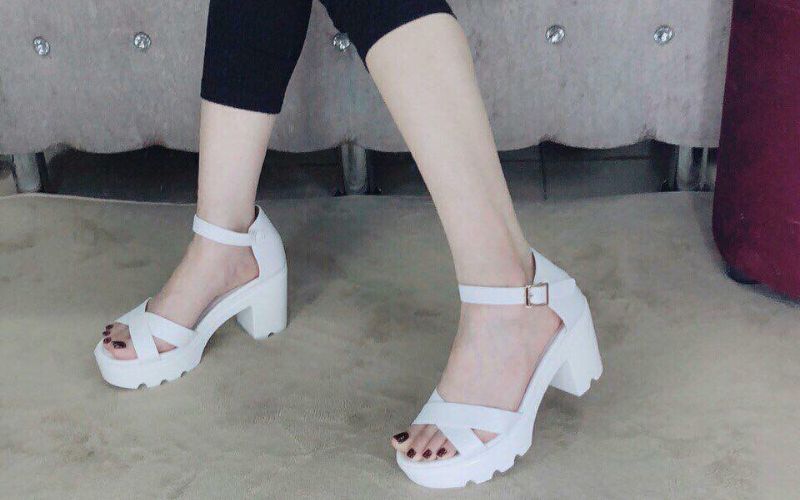 Sandal đế thô – Mạnh mẽ và đầy cá tính