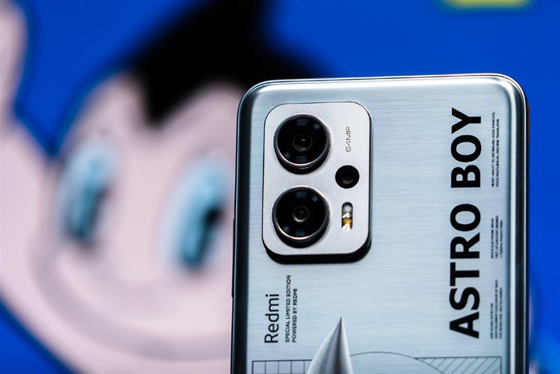 Trên tay Redmi Note 11T Pro+ Astro Boy: Thiết kế đậm chất nghệ thuật Trên tay Redmi Note 11T Pro+ Astro Boy: Thiết kế đậm chất nghệ thuật