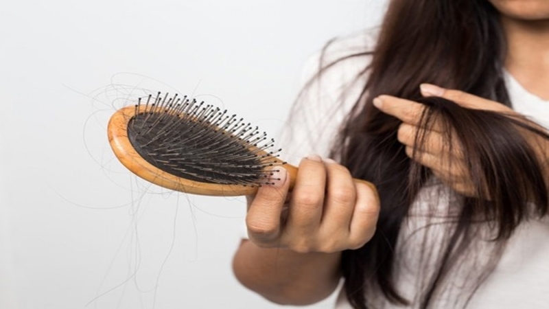 Tỏi ngâm mật ong tạo nên một liệu pháp hữu hiệu thúc đẩy sự phát triển khỏe mạnh của tóc
