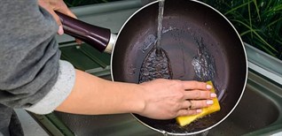 8 cách làm sạch chảo chống dính tại nhà mà bạn nên biết