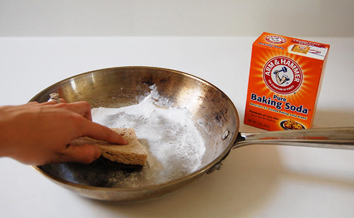 Use baking soda to clean the pan
