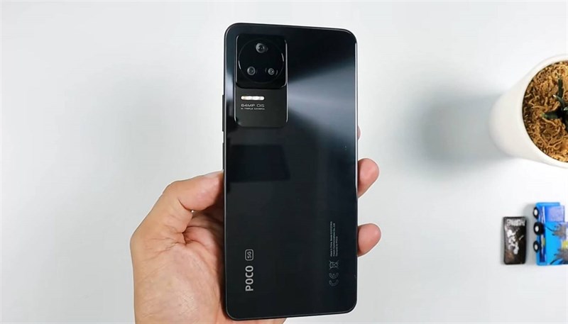 Trên tay POCO F4: Cấu hình mạnh với Snapdragon 780, màn hình 120 Hz