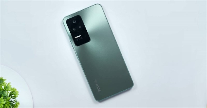 Trên tay POCO F4: Giá chỉ 9.7 triệu, Snapdragon 870, màn hình 120 Hz