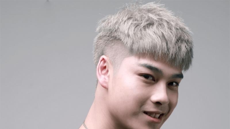 Mohican - Kiểu tóc đang được giới trẻ yêu thích nhất hiện nay. Với kiểu Mohican ngắn, bạn sẽ được trải nghiệm sự khác biệt của mình so với những người khác. Kiểu tóc này cũng thể hiện được cá tính và phong cách rất riêng. Hãy cùng xem hình và tìm kiếm kiểu tóc phù hợp với bạn nhé!