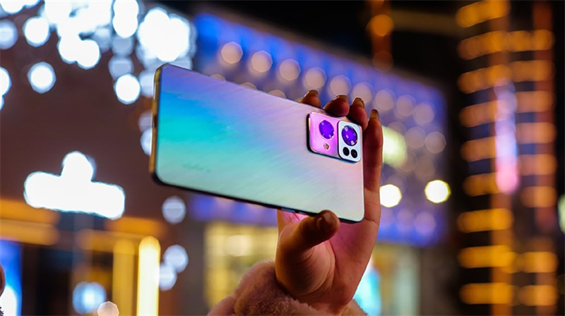 Reno8 sở hữu mặt lưng cùng camera Reno8 sở hữu mặt lưng cùng camera