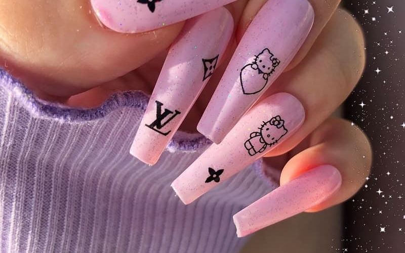 Mẫu nail hồng họa tiết mèo kitty dễ thương