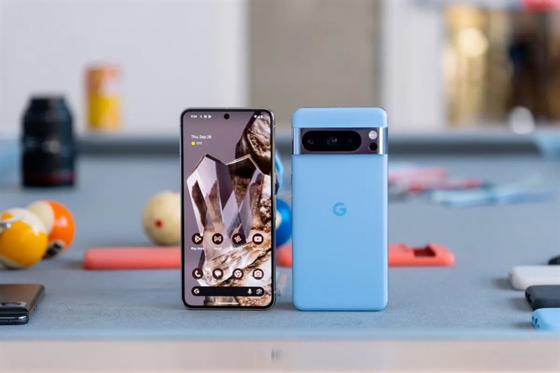 Màn hình của Pixel 8 Pro có độ phân giải QHD+ cùng độ sáng lên đến 2.400 nits. Nguồn: Google.