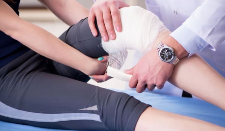 Cách sơ cứu cơ bản khi bị chấn thương vùng đầu gối