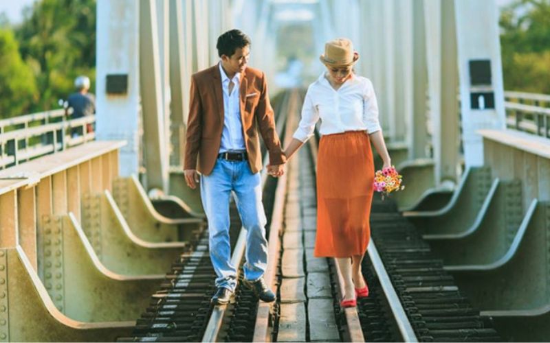 Chụp ảnh cưới phong cách vintage tại Cầu sắt Nha Trang