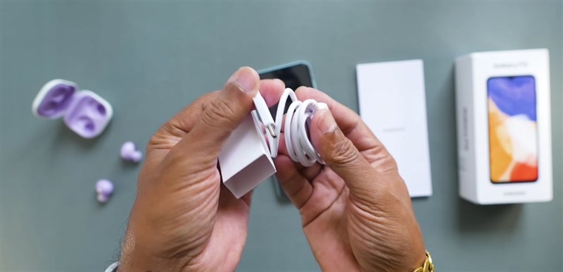 Trên tay Samsung Galaxy F13