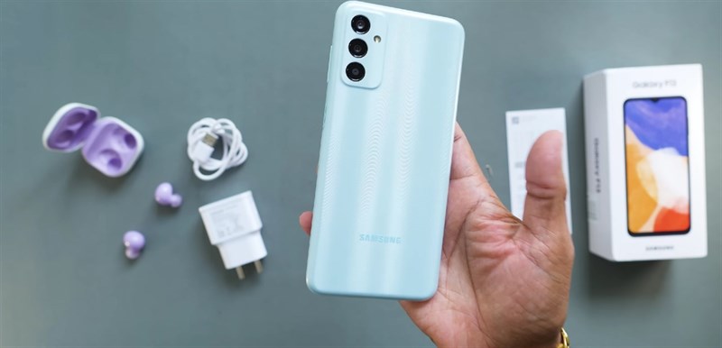 Trên tay Samsung Galaxy F13