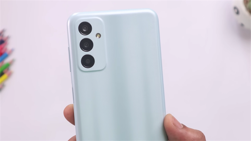 Trên tay Galaxy F13