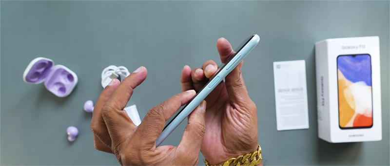 Trên tay Galaxy F13