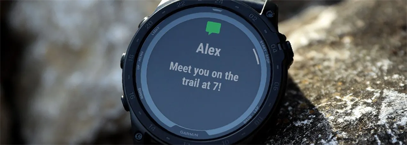 Luôn giữ kết nối kể cả đang thể thao ngoài trời không bỏ lỡ bất cứ gì quan trọng Luôn giữ kết nối kể cả đang thể thao ngoài trời không bỏ lỡ bất cứ gì quan trọng