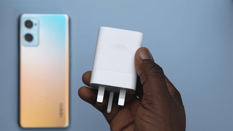 OPPO A96 được trang bị công nghệ sạc siêu nhanh SuperVOOC. Nguồn: Fisayo Fosudo. OPPO A96 được trang bị công nghệ sạc siêu nhanh SuperVOOC. Nguồn: Fisayo Fosudo.
