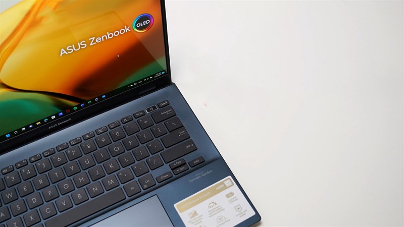ASUS ZenBook 14 OLED UX3402 được trang bị 8 GB RAM LPDDR5 mới nhất cùng ổ cứng lưu trữ 512 GB