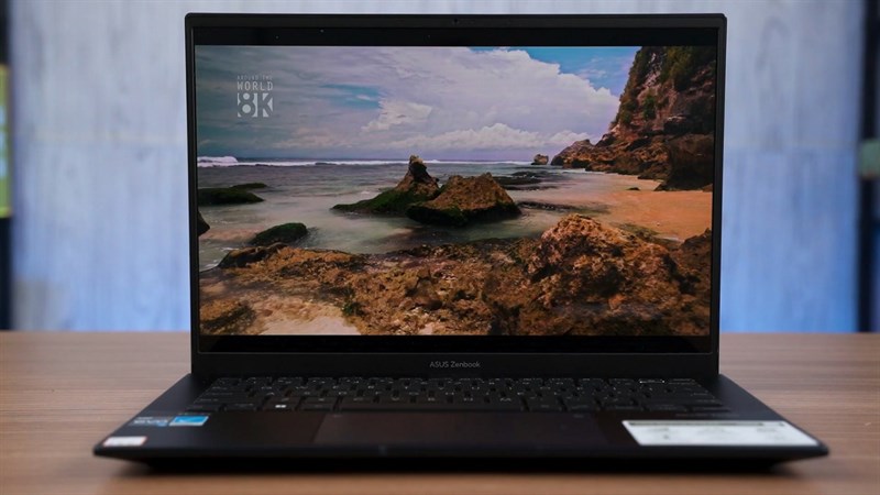 ASUS ZenBook 14 OLED UX3402 sở hữu màn hình OLED 14 inch với độ phân giải lên đến 2.8K