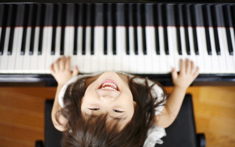 Độ tuổi phù hợp học piano của trẻ