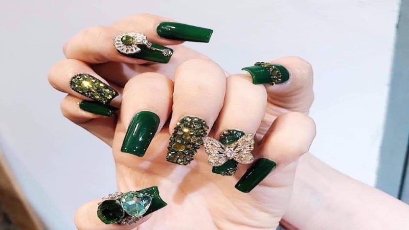 Top 100 những mẫu nail màu xanh rêu đính đá được yêu thích nhất